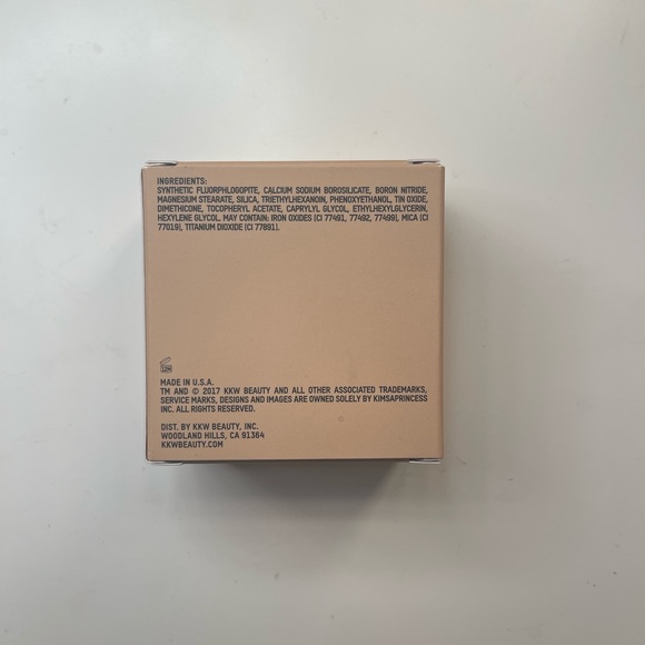 KKW Beauty - Shimmer Powder for Face & Body (Pearl) - Picture 9 of 9